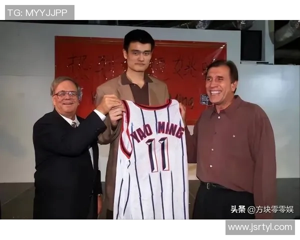 姚明进球瞬间全场沸腾球迷欢呼声震天响